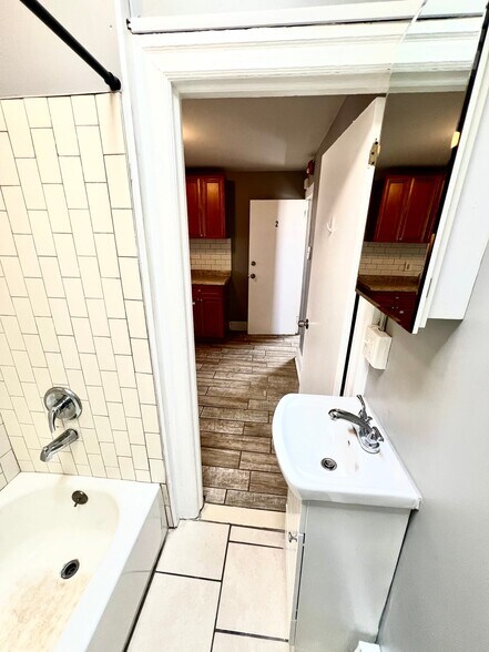 Building Photo - 904 E Tioga St