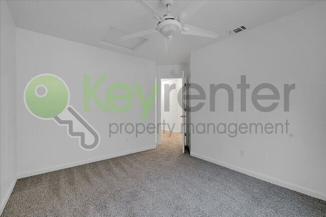 Building Photo - 1330 Kingswood Dr