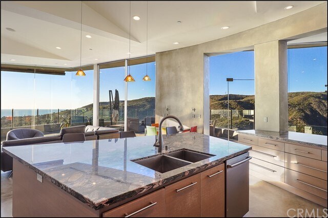 Building Photo - 1330 Coronado Dr