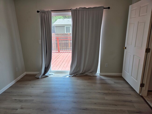 Building Photo - Beautifully Remodeled Home Near Historic R...