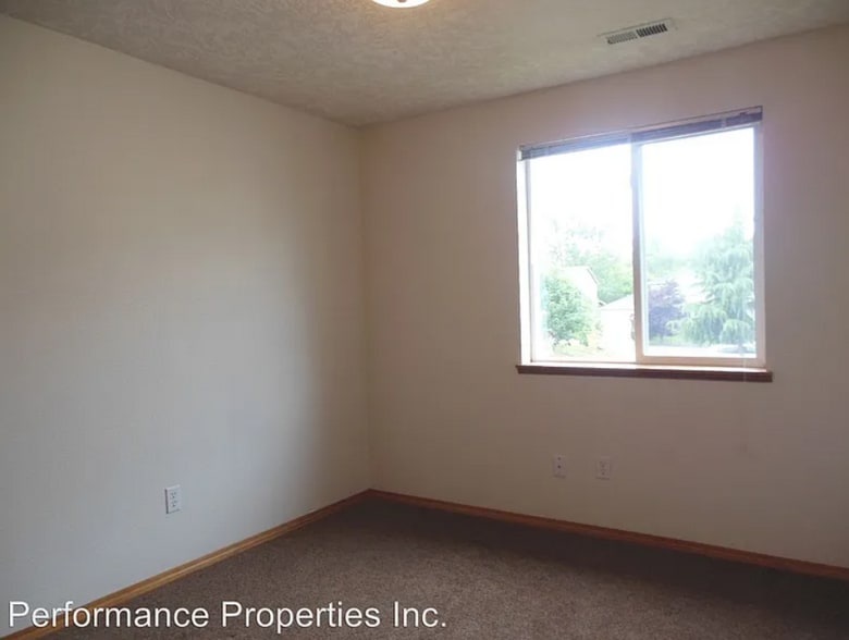 Building Photo - 3625 NE 157th Ave