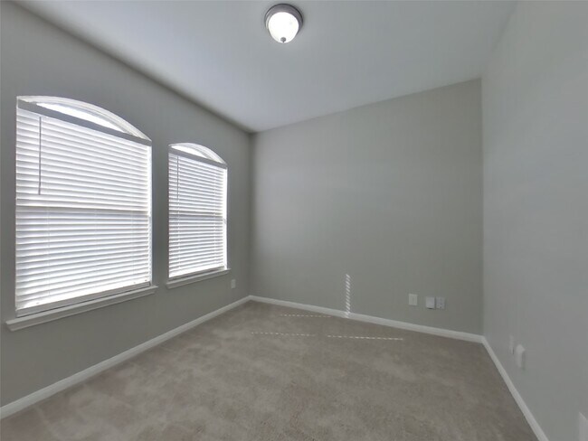 Building Photo - 12850 Spruce Cir