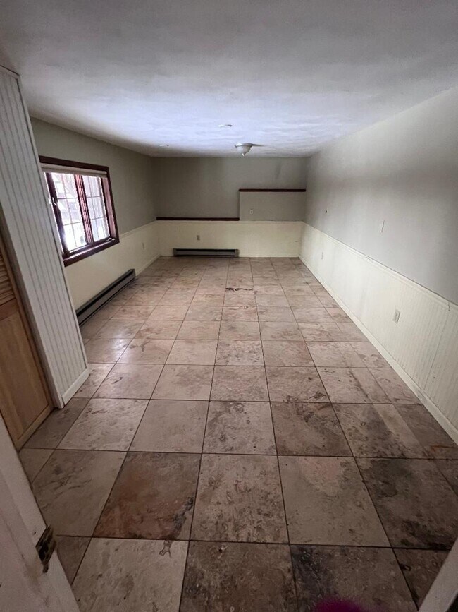 Building Photo - 9 Kings Point Cir