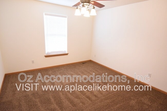 Building Photo - 8626 N Cleveland Ln