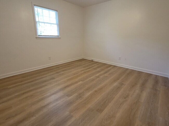 Building Photo - 2BD 1BA Home (Newly Renovated, Yardcare In...