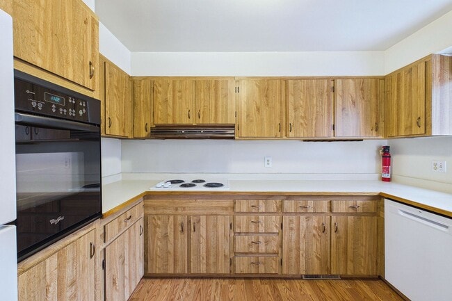 Building Photo - 1333 Regent St