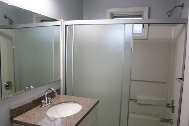 Bath - 33 1/2 Bly St