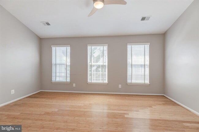 Building Photo - 5140 Donovan Dr