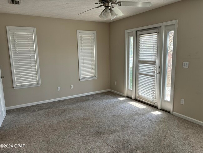 Building Photo - 6722 Thomas Dr