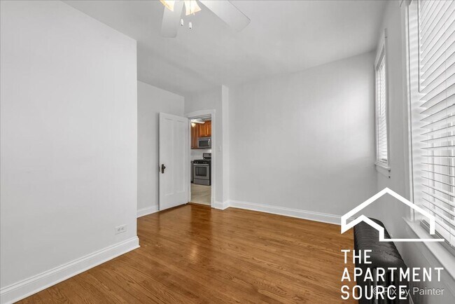 Building Photo - 2252 W Winnemac Ave