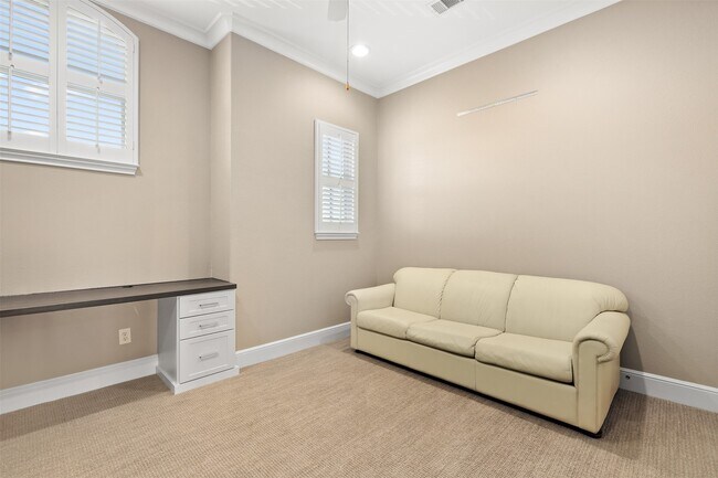 Building Photo - 17 Armand Shore Dr