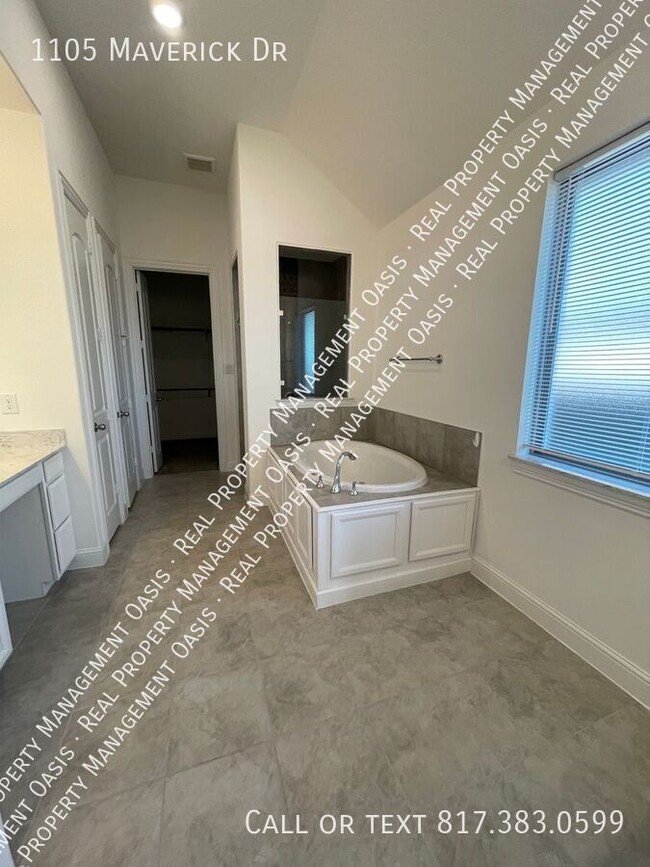 Building Photo - 1105 Maverick Dr