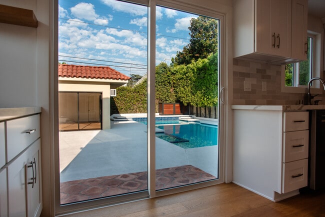 Building Photo - 157 N Vista St