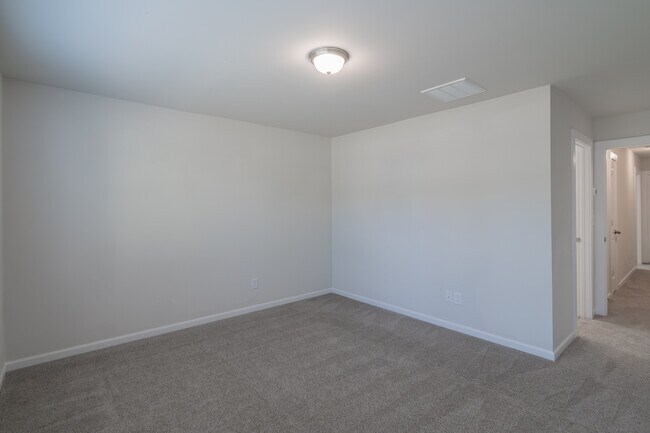 Building Photo - 223 Hoskins Ave Dr