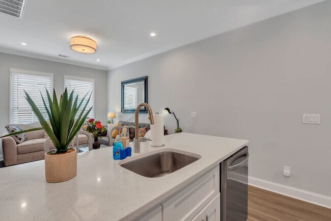 Building Photo - 306 W Gaston St