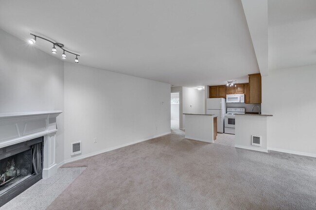 Building Photo - 2 bed, 2 Bath in Bothell! Utilities Included!