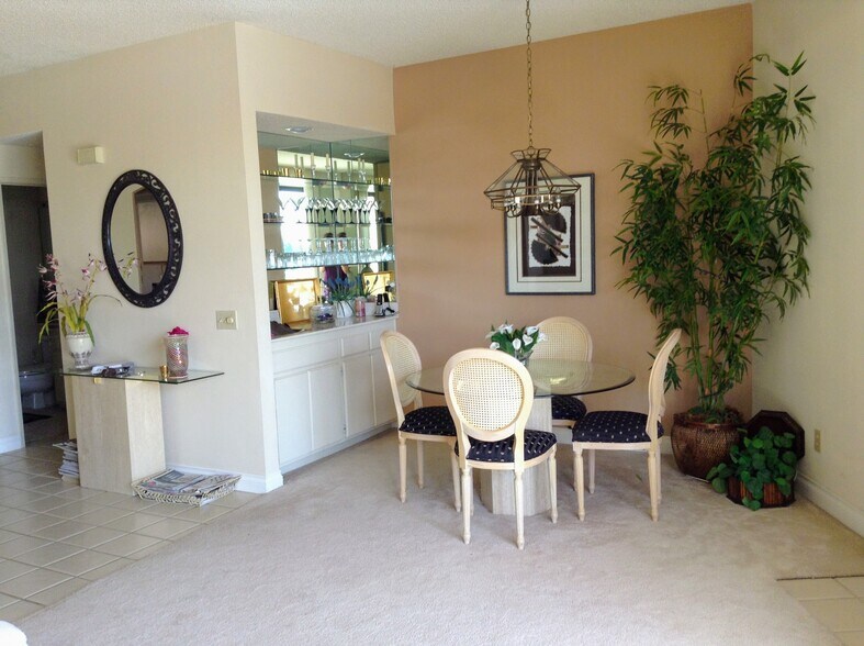 foyer and dining area - 55456 Firestone