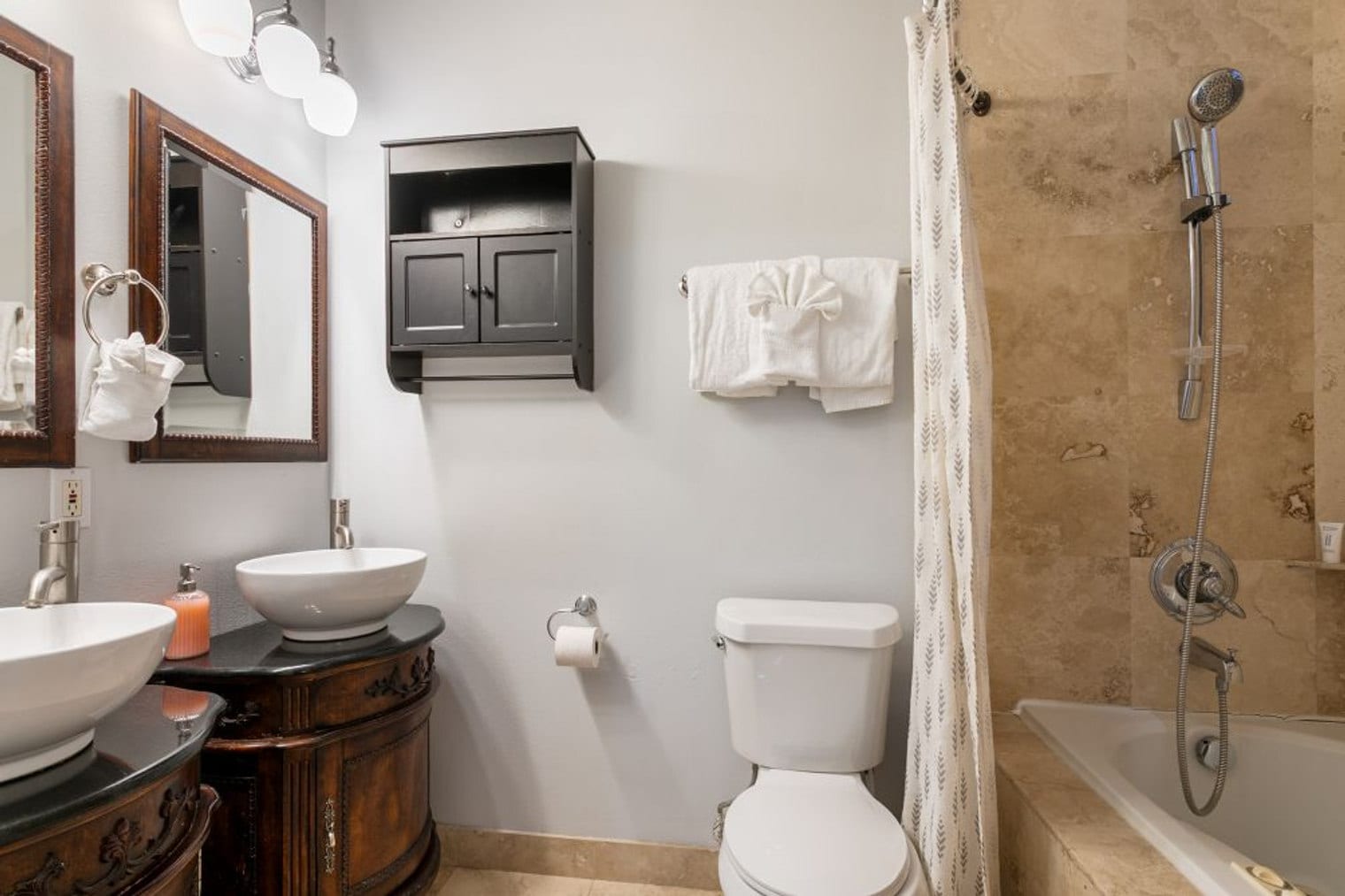 Building Photo - 1208 Carondelet St