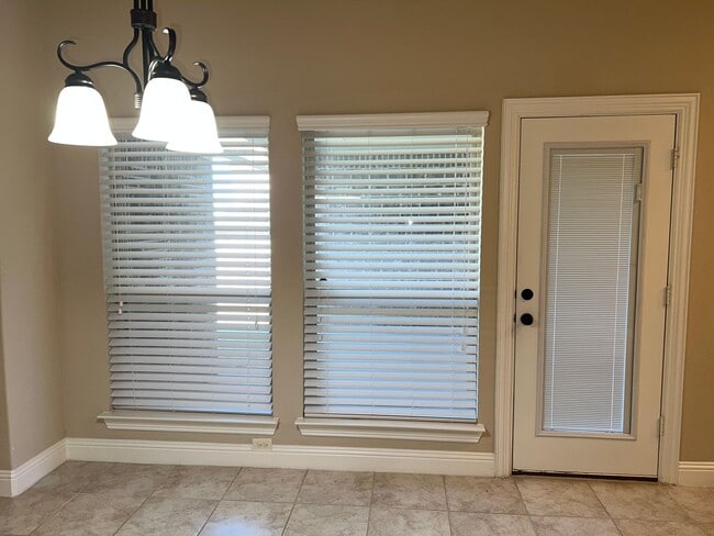 Building Photo - Cameron Lane