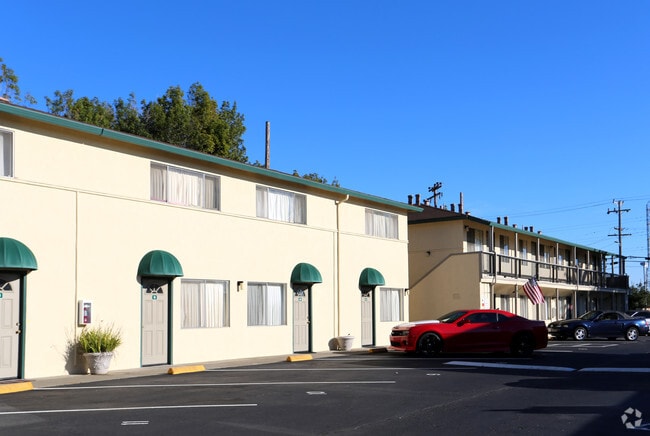 Building Photo - Holiday Orchard Apartments
