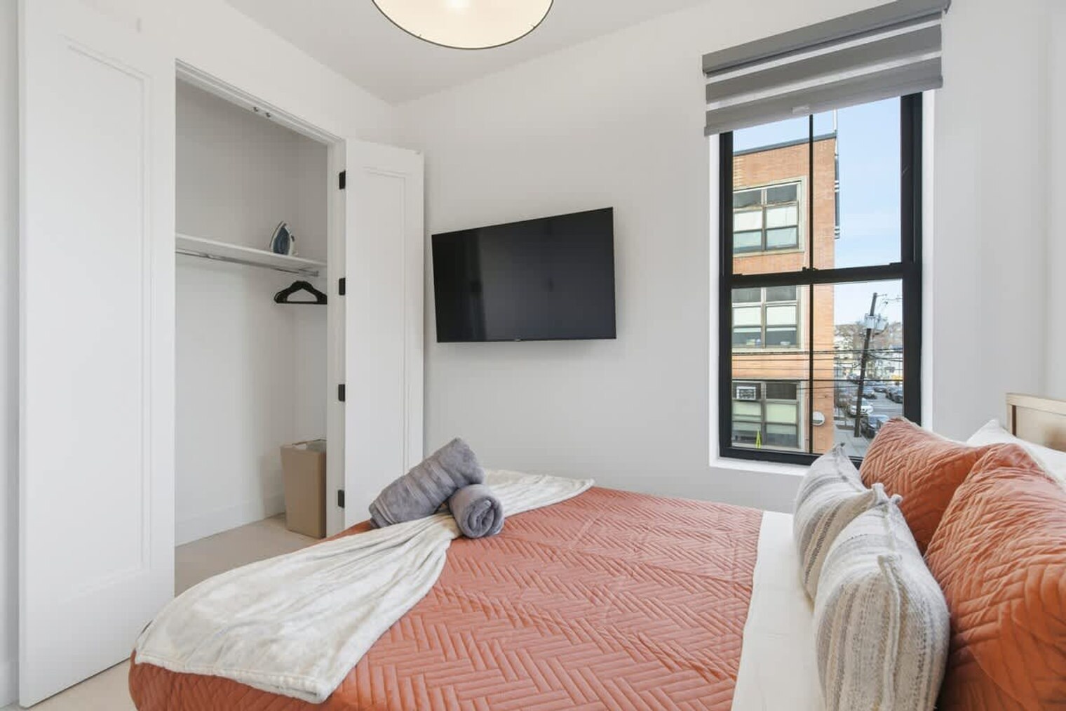 Building Photo - 81 Crescent Ave