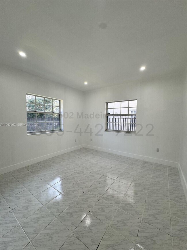 Building Photo - 502 Madeira Ave