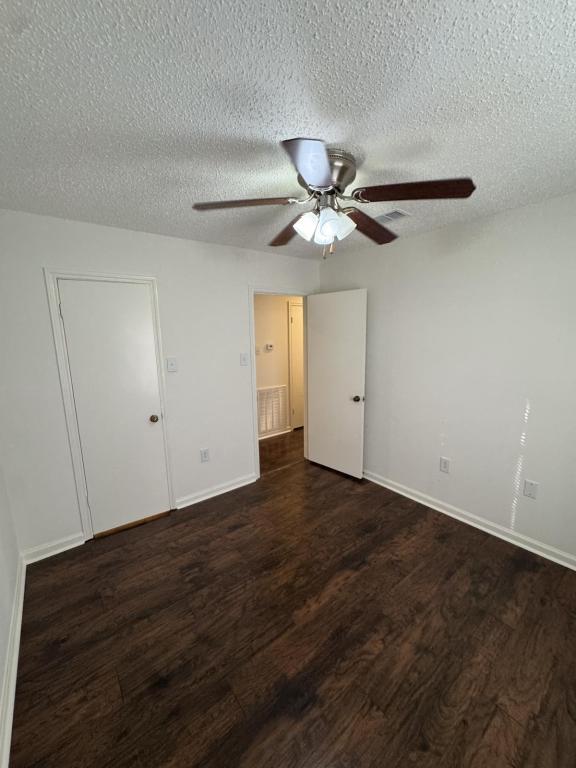 Building Photo - 1413 Briarhurst Dr