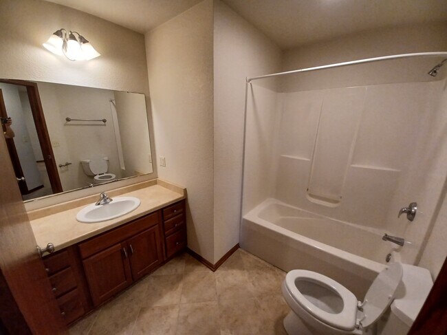 Building Photo - 118 S Heritage Dr