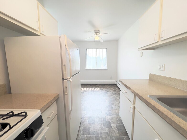 Tuscan Shores Apartments 30711 Quinkert St Roseville MI 48066