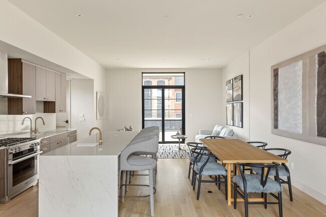 Building Photo - 1325 N Dewey Ave