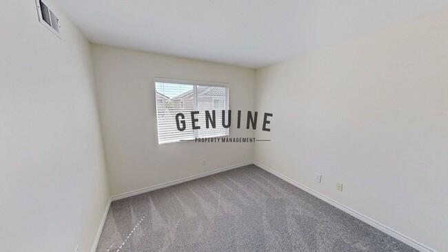 Building Photo - Spacious 3Bd 2.5Ba Home w/Den