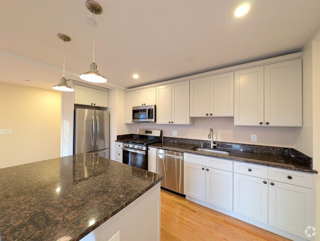 Building Photo - 628 Trapelo Rd