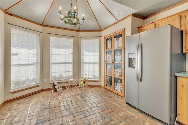 Building Photo - Look at this Bonus Room!!!