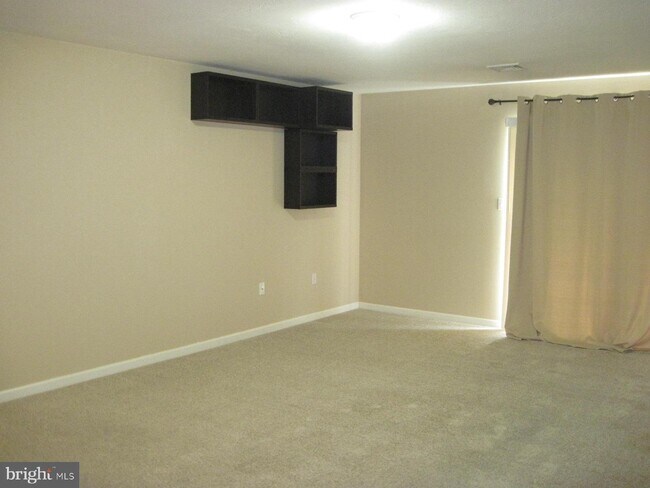 Building Photo - 7014 Seneca Ridge Dr