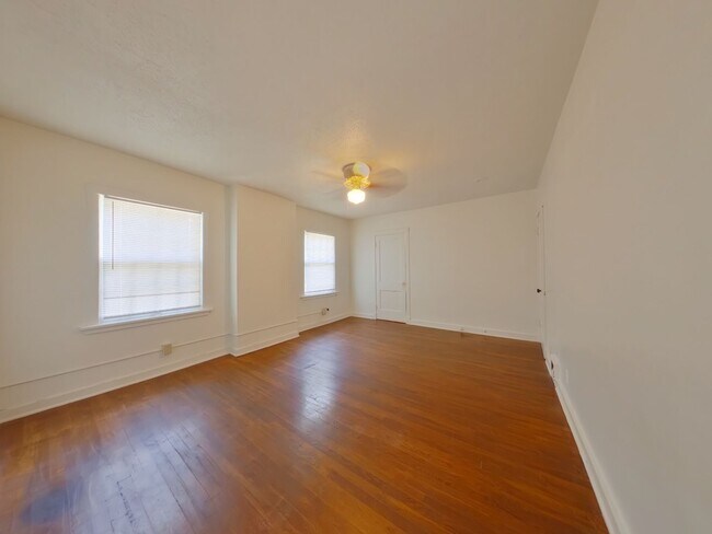 Building Photo - 807 N Carter St