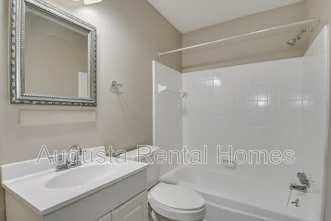 Building Photo - 320a Verdery Dr