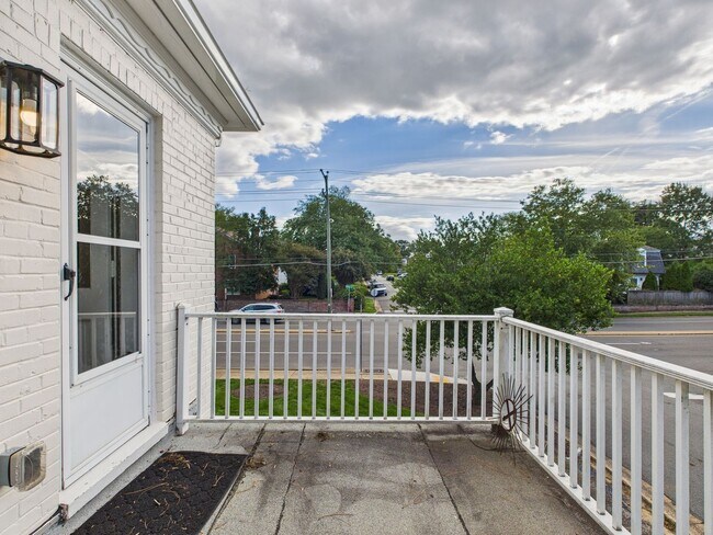Building Photo - 5508 Grove Ave