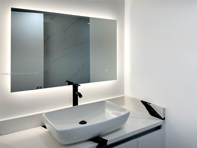 Building Photo - 18071 Biscayne Blvd