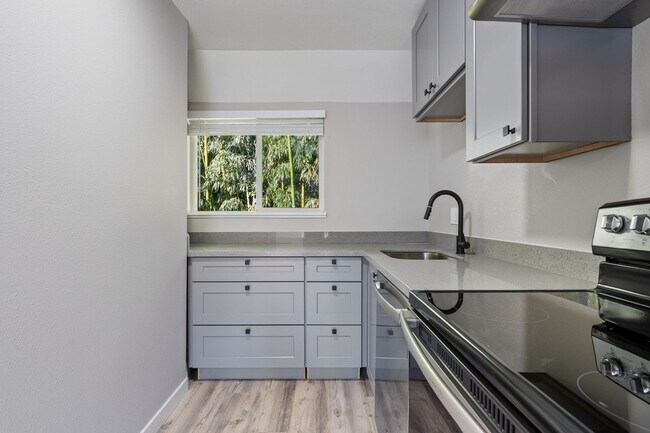 Building Photo - Beautifully remodeled 3BR in Gresham. 1/2 off first months rent!