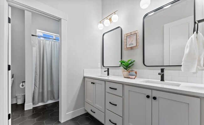 Building Photo - 6580 Sage Basin Way