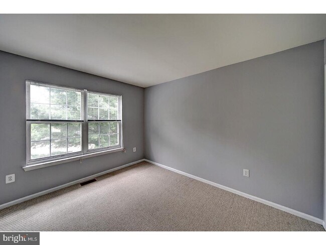 Building Photo - 406 Pebble Creek Ct