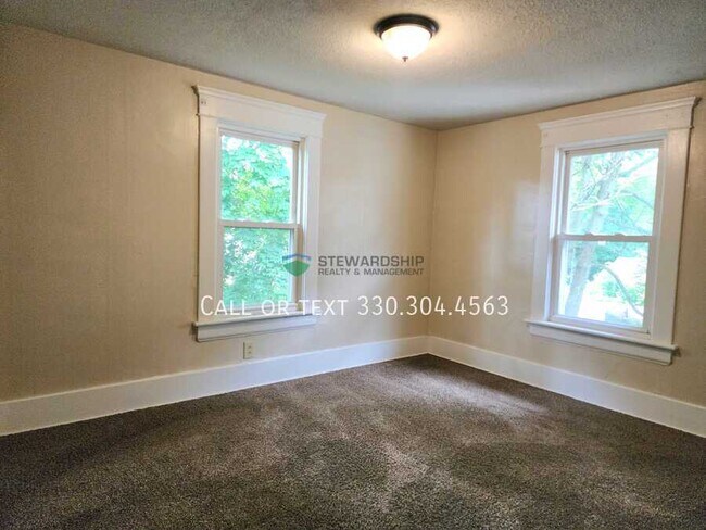 Building Photo - 897 Avon St