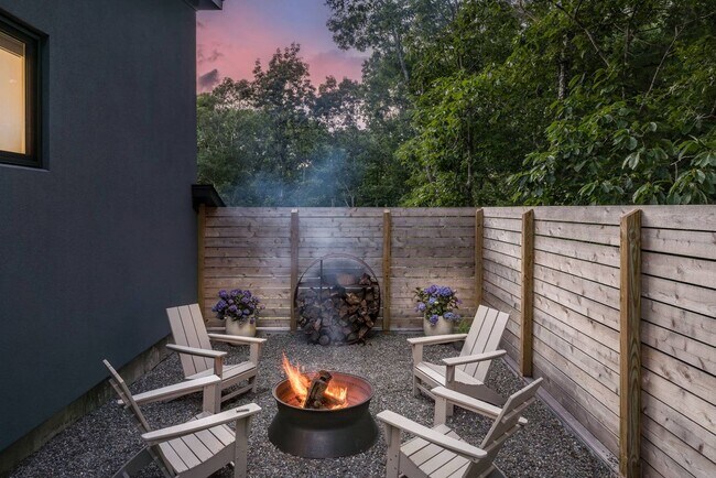 Building Photo - 32 Island View Dr W