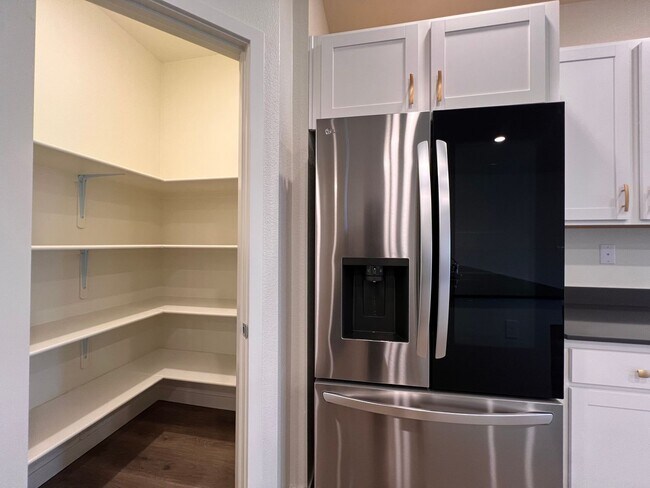 Building Photo - Beautiful newer, 4 Bedroom 2 Bath Home in Fernley