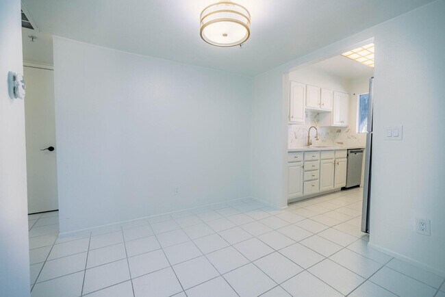 Building Photo - 1650 N 87th Terrace