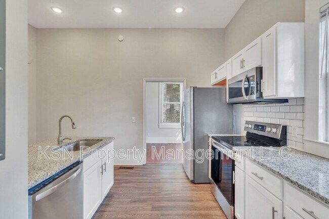 Building Photo - 309 W 33rd St