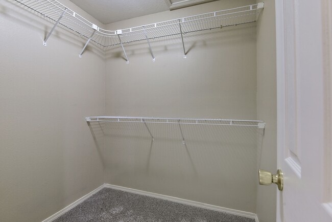 Building Photo - 325 Tall Oaks Dr