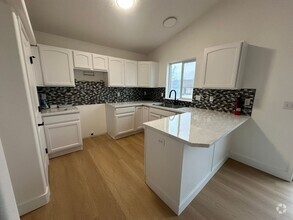 Building Photo - SPACIOUS Single Family - NEWLY Remodeled- ...