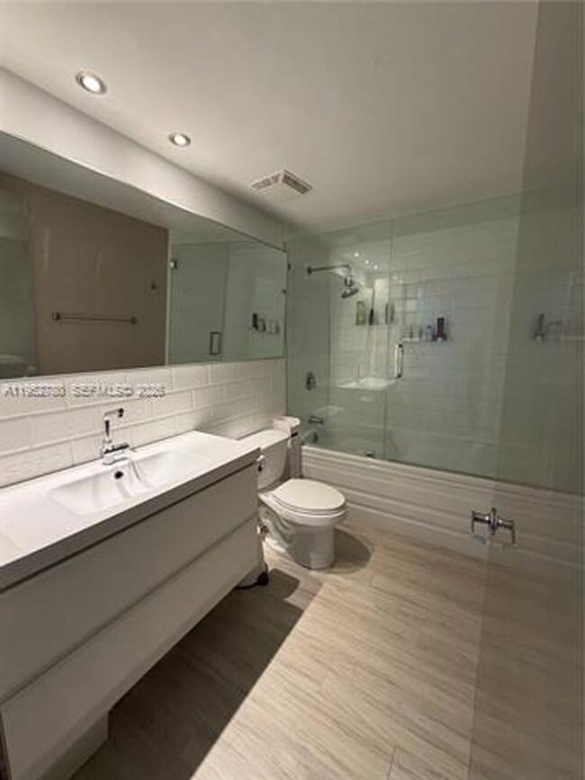 Building Photo - 690 SW 1st Ct