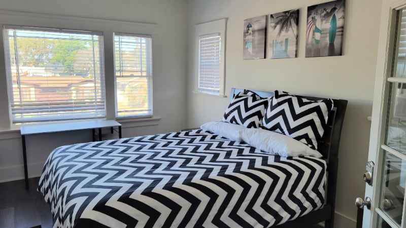 Building Photo - 3536 W 60th St